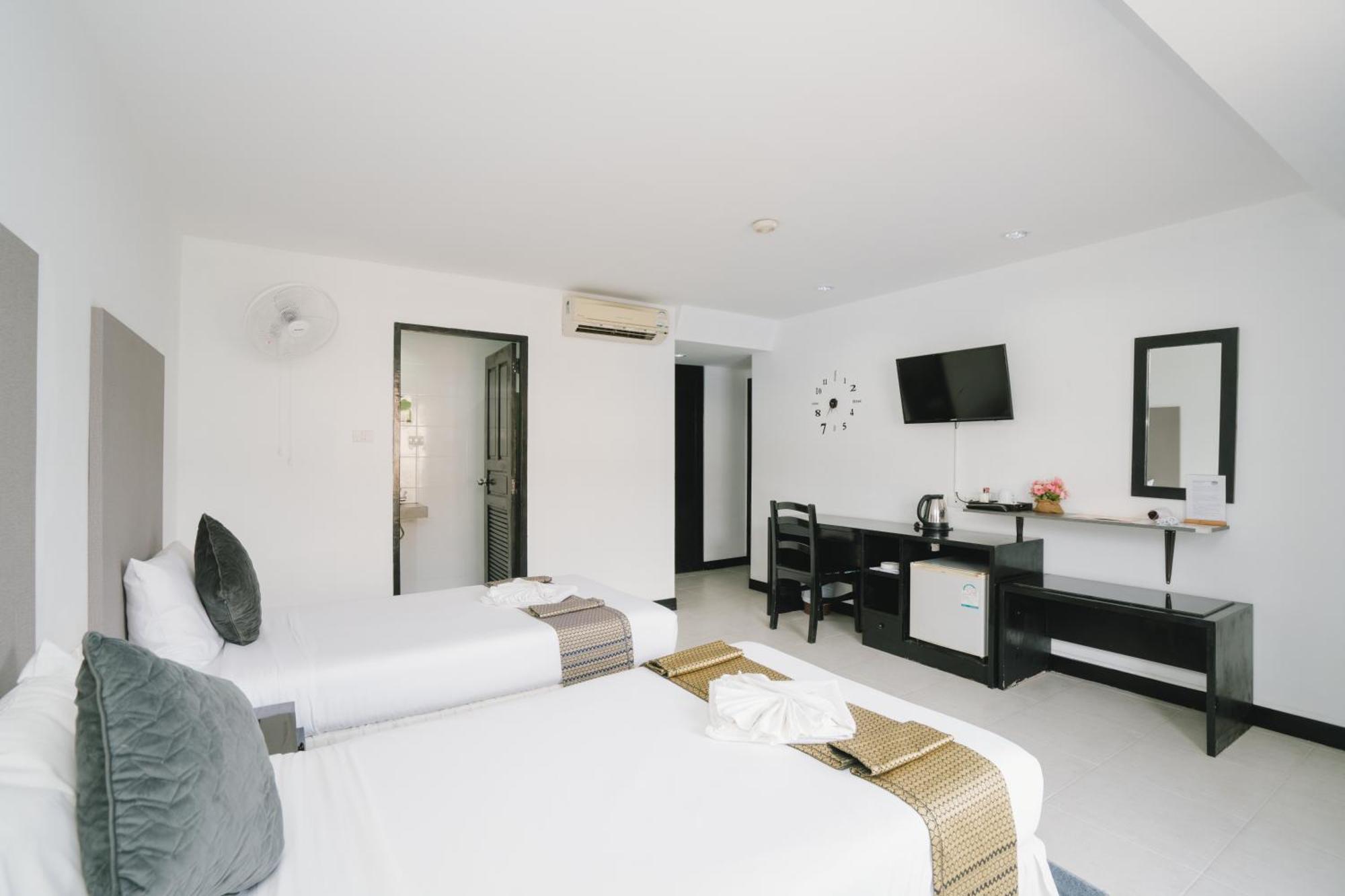 Noble House Patong Hotel Екстериор снимка