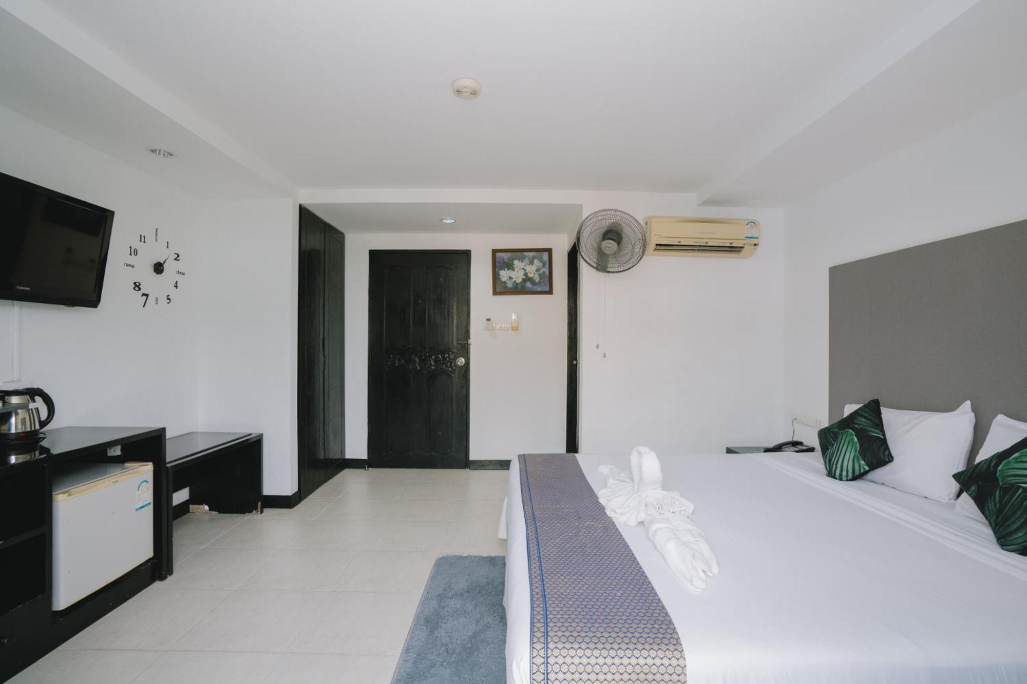 Noble House Patong Hotel Екстериор снимка