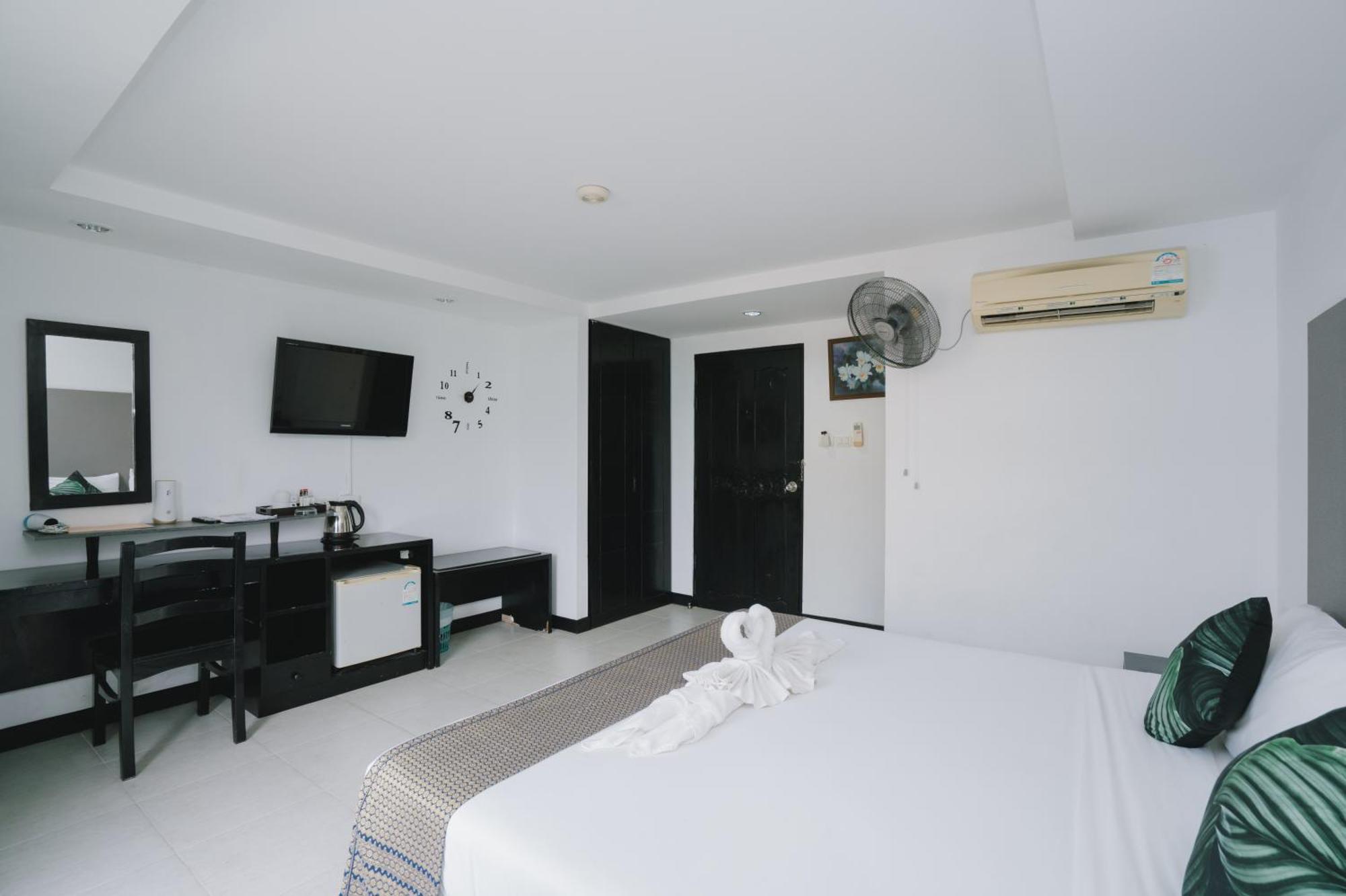 Noble House Patong Hotel Екстериор снимка